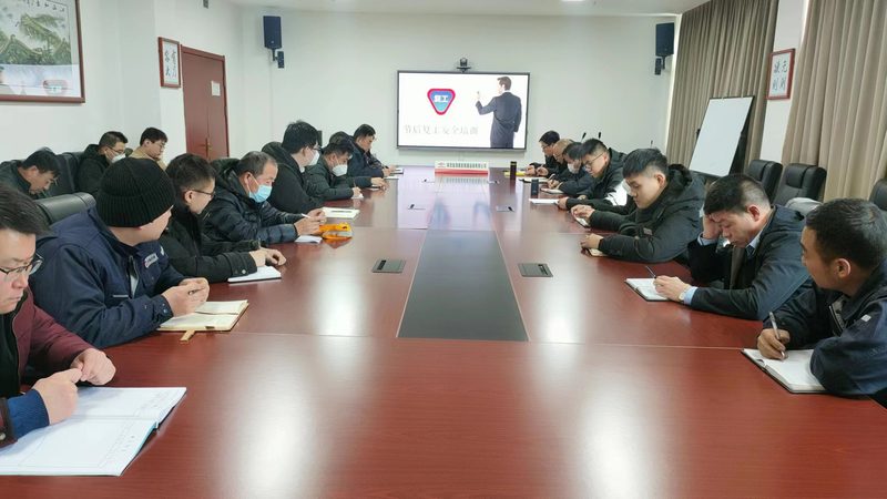 关于教材费是否包含，这取决于各个培训机构的具体规定。以下是一些可能的情况：