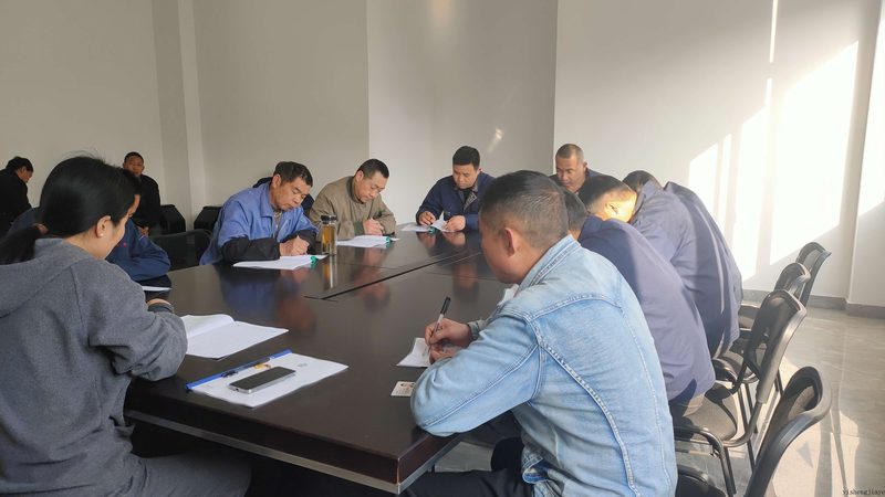 优质的内容是吸引和留住用户的关键。在课程内容上，应注重以下几点：