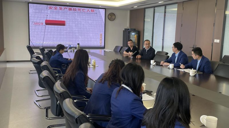 小标题：行业趋势与热门专业