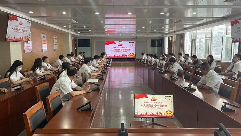 相较于传统的大班授课，小班辅导具有以下优势：