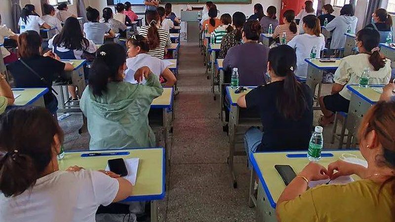 叉车安全操作规范书籍：保障叉车作业安全的必备指南