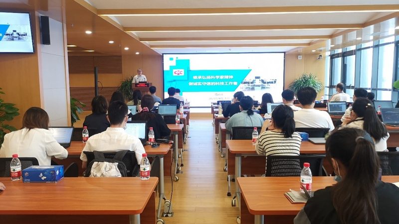 报考心理咨询师需要具备一定的学历要求。根据不同级别，学历要求如下：
