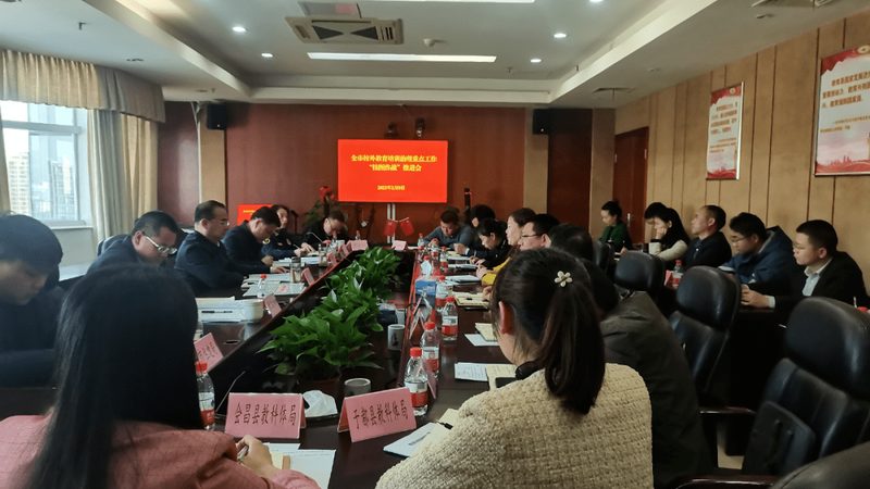 成人技能培训的收费标准通常由以下几个部分构成：